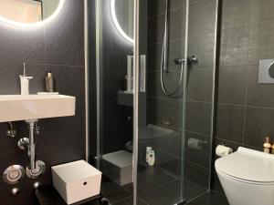 Koupelna v ubytování Central & Elegant Room in Biel