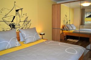 Un pat sau paturi într-o cameră la Ferienwohnung Kleiner Stubber