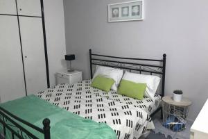 Кровать или кровати в номере Istos Apartment 1
