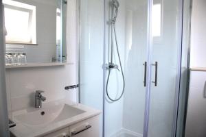 Kúpeľňa v ubytovaní Apartment Akvarel + 20 fotografií