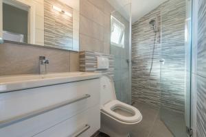 Koupelna v ubytování Nena apartmani + 34 fotografií