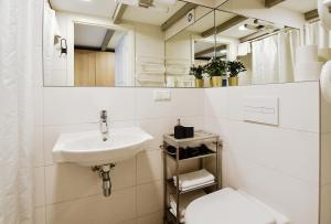 Ένα μπάνιο στο Sodu15 Apartments +60 φωτογραφίες
