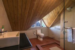 Koupelna v ubytování StayVista at The Corner House - Pet Friendly Villa + 28 fotografií