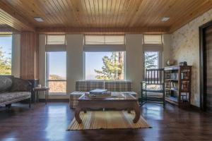 Posezení v ubytování StayVista at The Corner House - Pet Friendly Villa