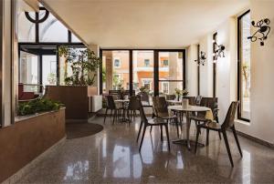 Restaurace v ubytování Hotel Fly + 16 fotografií