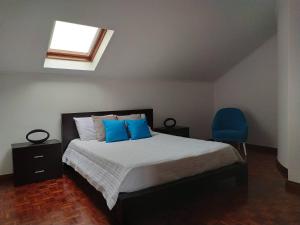 En eller flere senge i et værelse på Margarida House - Stone Apartment