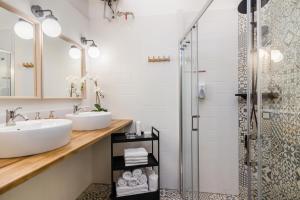 Koupelna v ubytování Modern and Huge APTs in Center by Michal&Friends
