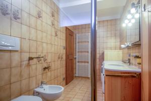 A bathroom at Villa Noce 2 Még 37 kép