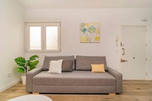 Ein Sitzbereich in der Unterkunft Bright apartment near Casa de Campo by Batuecas