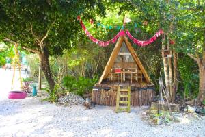 Zahrada ubytování CAMP AKUMAL - Hosted Family Bungalows