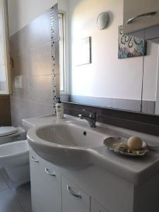 Bathroom sa Villa Manzella piscina privata