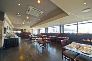 Hotel Thuringerhof tesisinde bir restoran veya yemek mekanı +23 fotoğraf