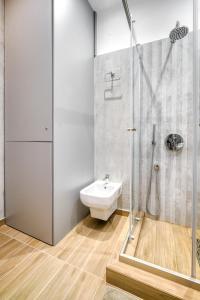 Kúpeľňa v ubytovaní Stylish, Sunny New 2 Bedroom, Prime Central Athens