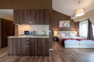 Kuchyň nebo kuchyňský kout v ubytování Empress Boutique Hotel