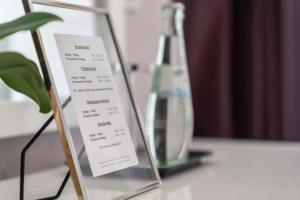 Certifikát, hodnocení, plakát nebo jiný dokument vystavený v ubytování Empress Boutique Hotel