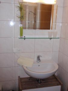A bathroom at Ferienwohnungen Kern