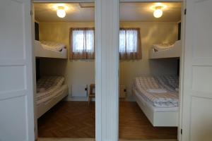 Ένα ή περισσότερα κρεβάτια σε δωμάτιο στο Toftenes Sjøhuscamping +26 φωτογραφίες