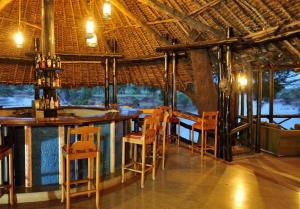 Ресторант или друго място за хранене в Mara River Lodge
