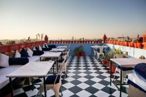 Un restaurant sau alt loc unde se poate mânca la Dev Kothi - Boutique Heritage Stay