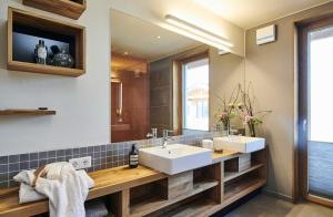 Koupelna v ubytování Gud Jard Chalet Nr 07 - Design-Ferienhaus mit exklusiver Ausstattung + 18 fotografií