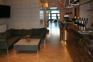 Uma área de estar em Hotel Carpinus