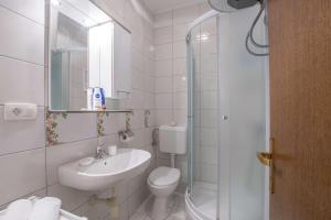 Koupelna v ubytování Apartmani Mirjana Umag
