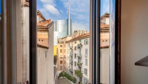 aus einem Fenster mit Stadtblick in der Unterkunft Italianway - Rosales 3 B in Mailand