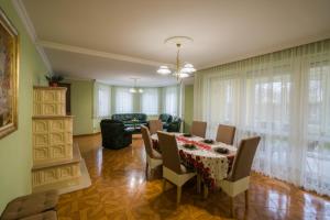 Afbeelding uit fotogalerij van Korponyi Villa in Siófok +44 foto's