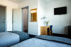 Hotel-B客房内的一张或多张床位