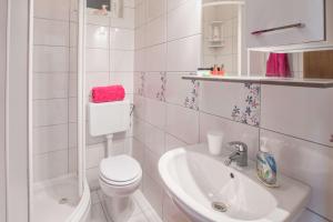Koupelna v ubytování Apartmani Mirjana Umag