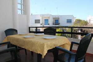 a table with a yellow table cloth on a balcony at Villeta Laura in Baia verde in Il Monte