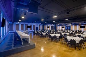 a large room with tables and chairs in it at Travelodge by Wyndham Wahpeton in Wahpeton +11 photos