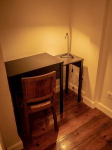 a desk with a lamp and a chair in a room at São Lázaro Appartment by Demsimmo in Lisbon