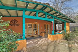 Gallery image of Vibrant Casa Paloma 2 with Patio - Near Vineyards! in Patagonia