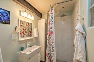 A bathroom at Vibrant Casa Paloma 2 with Patio - Near Vineyards!