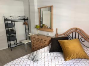 מיטה או מיטות בחדר ב-Apartament Burjasot Free Wifi