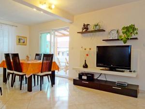TV a/nebo společenská místnost v ubytování House Lara