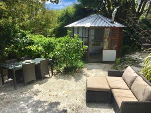 Aed väljaspool majutusasutust Ngahere Hou Glamping