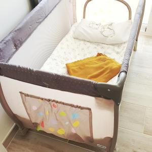 A bed or beds in a room at Pequeño paraíso frente al mar Playa Chica
