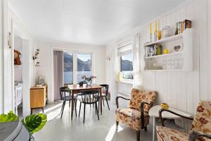 Posezení v ubytování Private Cozy House by the Fjord