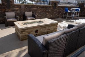 a patio with chairs and a hot tubitures at Comfort Suites in Cedar Park