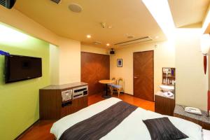 a hotel room with a bed and a television at Osaka - Hotel / Vacation STAY 70140 in Osaka