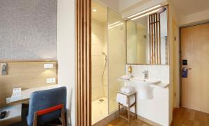 Koupelna v ubytování Holiday Inn Express Pune Hinjewadi by IHG