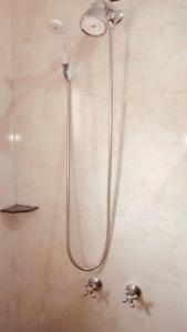 a shower in a bathroom with two shower heads at Vila Dos Sonhos Lapinha in Santana do Riacho