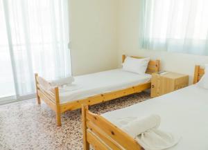 A bed or beds in a room at Zoi Apartments