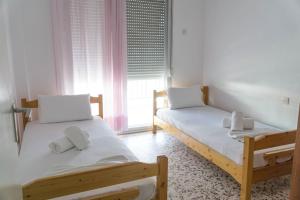 A bed or beds in a room at Zoi Apartments