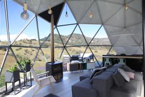 Posezení v ubytování Mirror Glamping