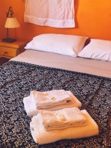 a bed with three slices of bread on it at Terrazas de Uspallata in Uspallata