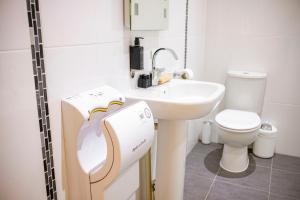 A bathroom at Inglewood 