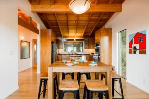 Gallery image of Modern Home with Panoramic Views and Centrally located in Point Reyes National Park in Inverness